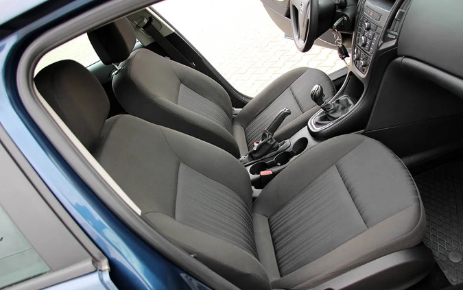Opel Astra cena 16900 przebieg: 204000, rok produkcji 2011 z Gostynin małe 781